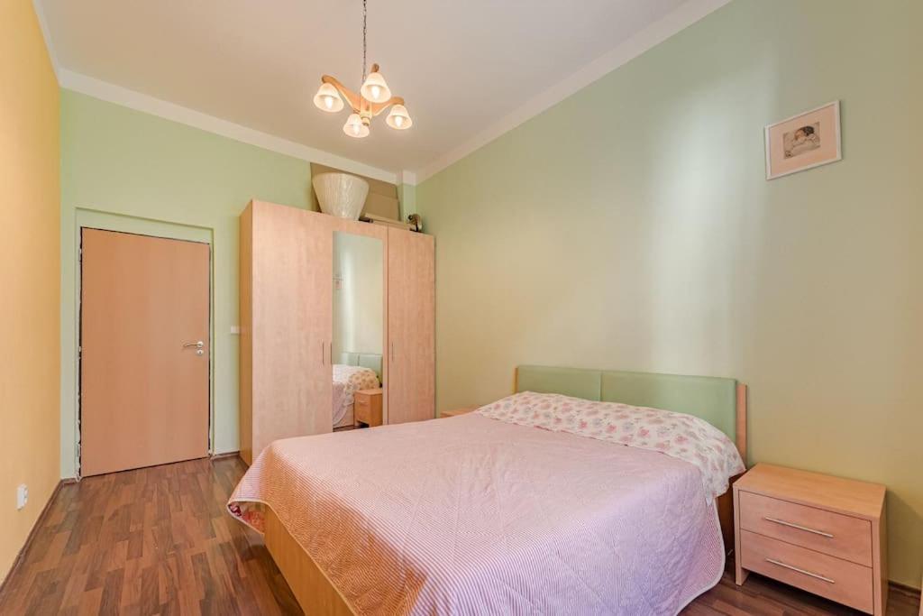 1bdr - 3 Apartament *