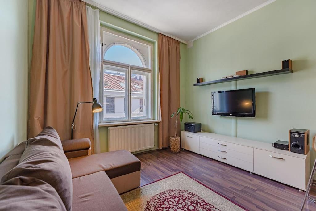 Apartament 1bdr - 3 *