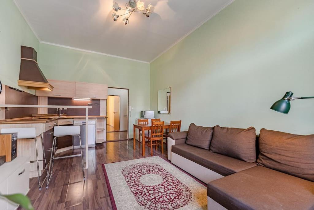 Apartament 1bdr - 3 *